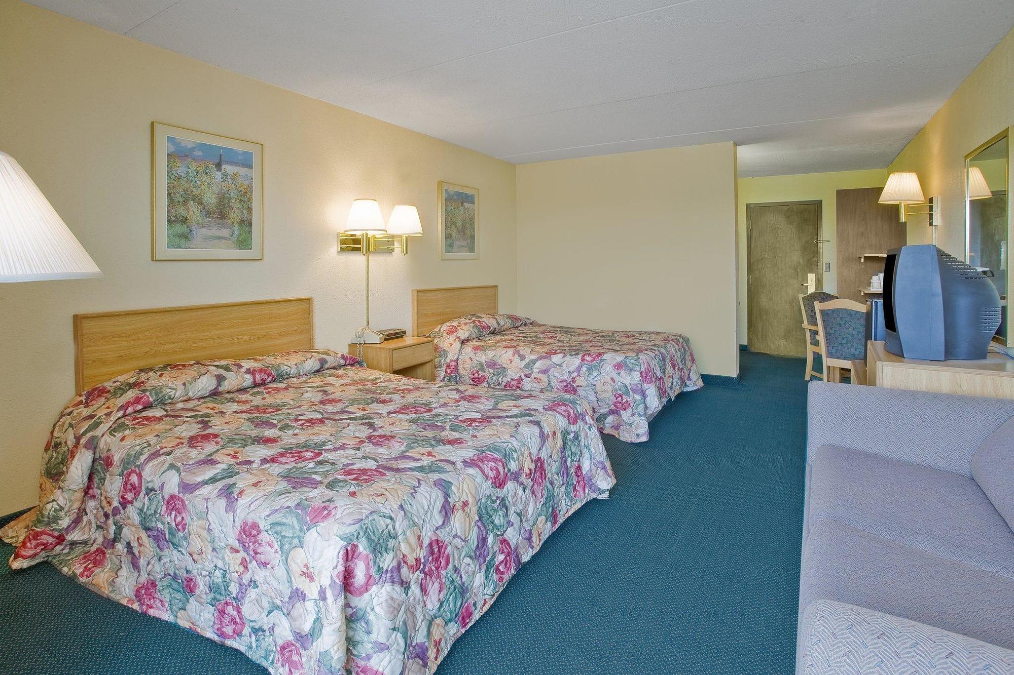 Broadview Inn Suites Galesburg Room photo
